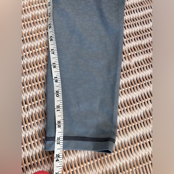 Zyia Active Gray Leopard Ombre Light n Tight Hi-Rise 7/8 size small - Picture 6 of 8